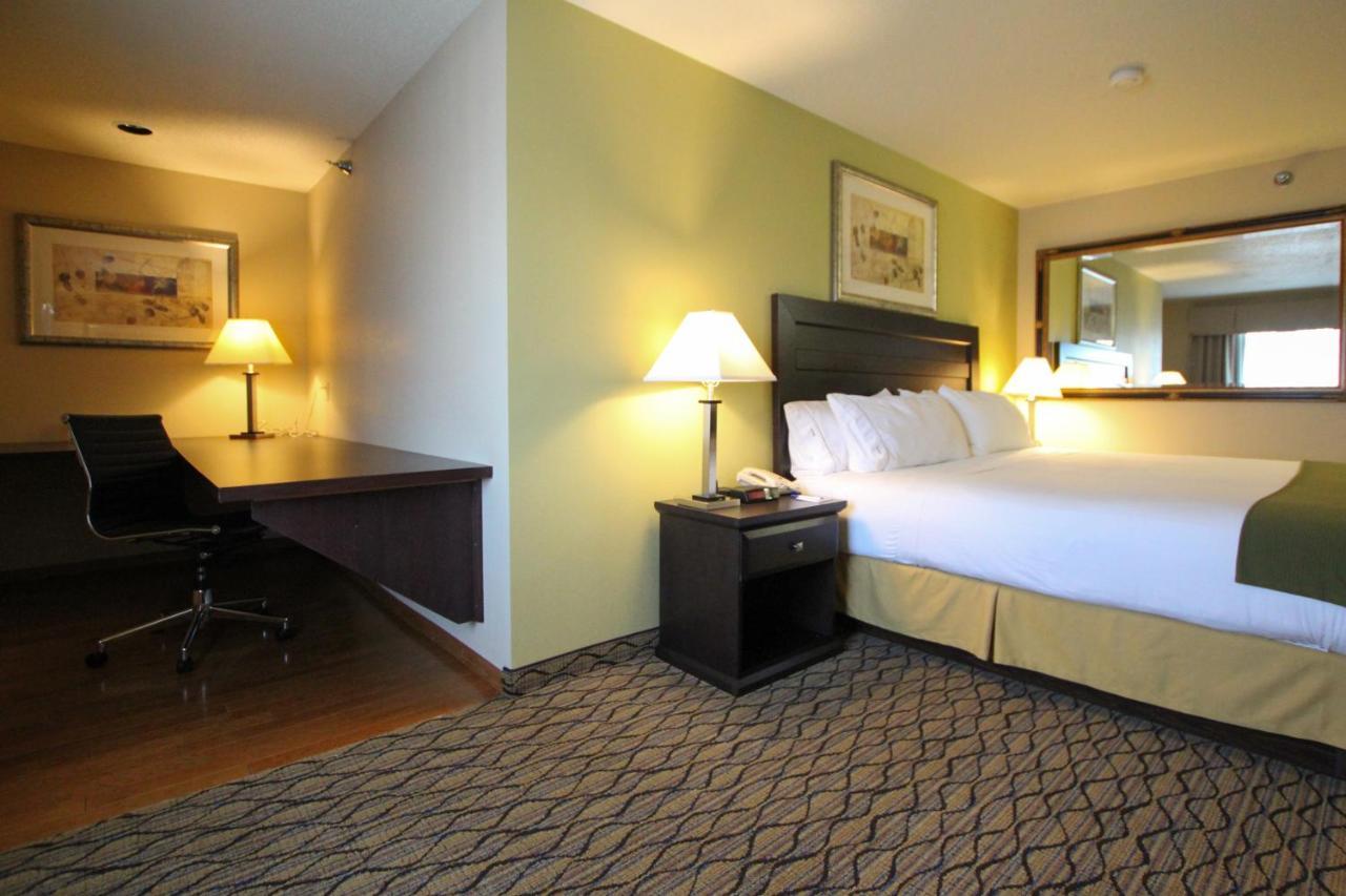 Holiday Inn Express & Suites Chicago-Libertyville By Ihg Номер фото