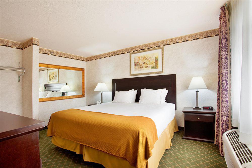 Holiday Inn Express & Suites Chicago-Libertyville By Ihg Экстерьер фото