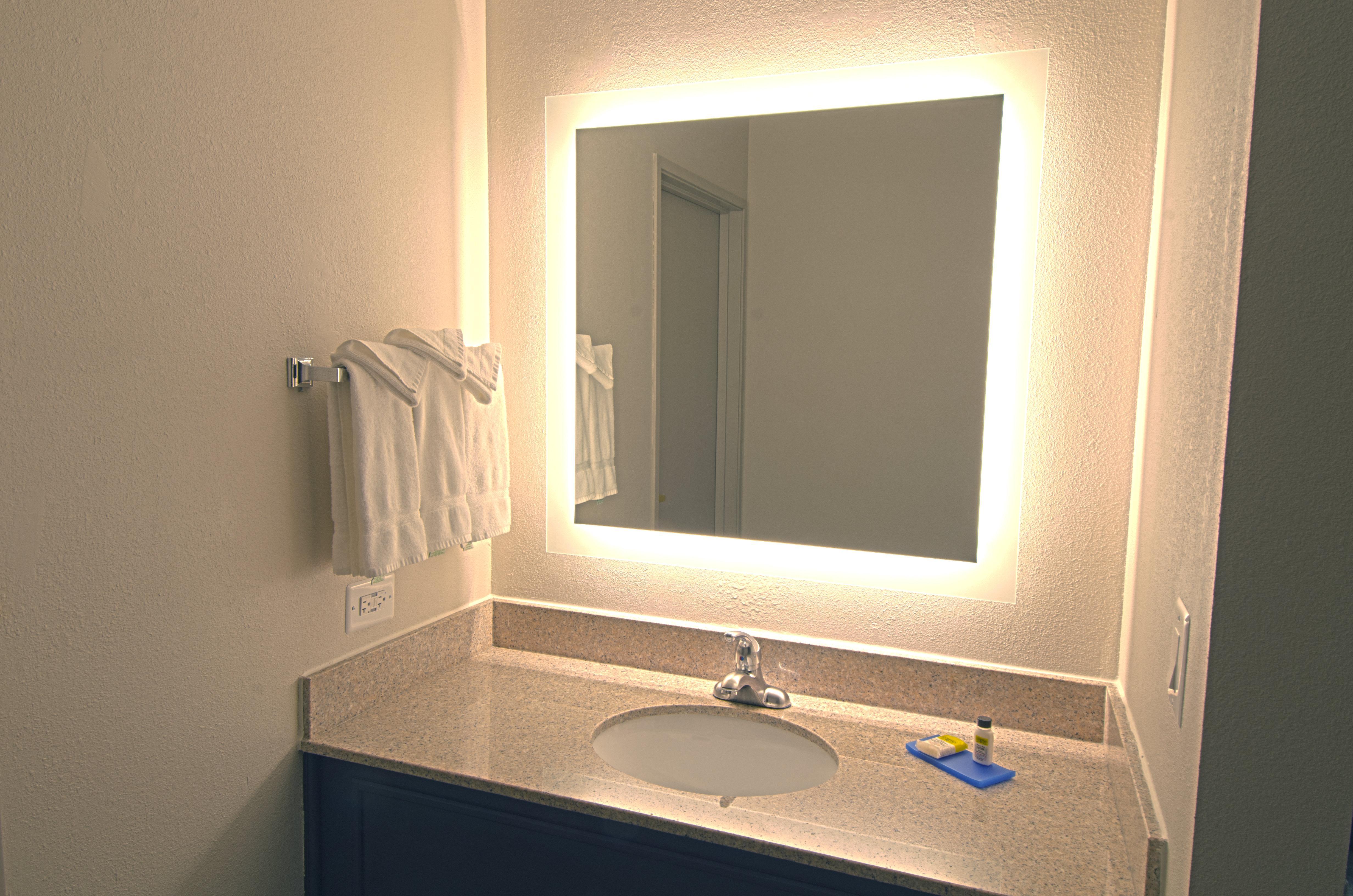 Holiday Inn Express & Suites Chicago-Libertyville By Ihg Экстерьер фото